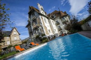 hotel_augeval_deauville_facade_augeval_piscine_03